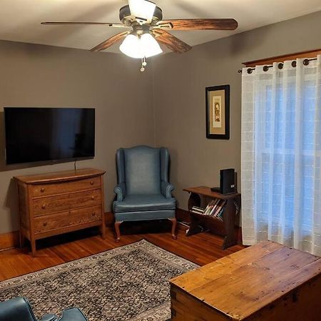 Fredonia Large Bakery Apartment - Central Downtown Location מראה חיצוני תמונה