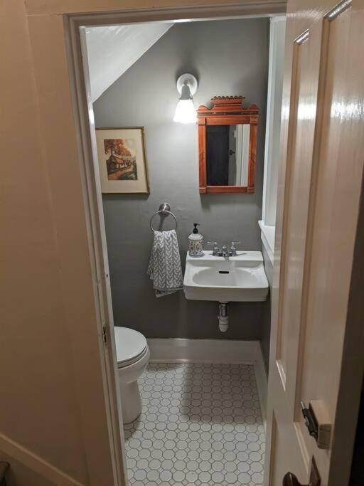 Fredonia Large Bakery Apartment - Central Downtown Location מראה חיצוני תמונה