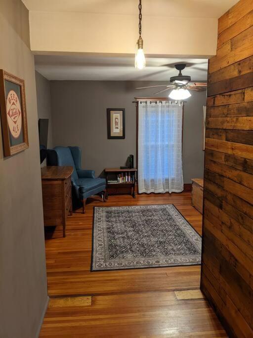 Fredonia Large Bakery Apartment - Central Downtown Location מראה חיצוני תמונה